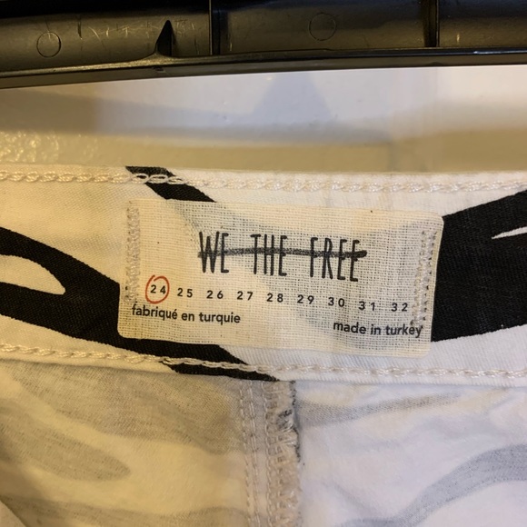 Free People Belle Printed Skinny Pants 🖤🤍 - Picture 9 of 12